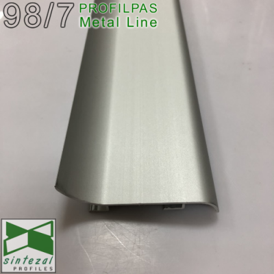 Итальянский алюминиевый плинтус с большим нахлёстом на пол Profilpas Metal Line 98/7SF. H=70mm. Анодированный