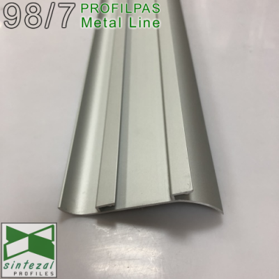 Итальянский алюминиевый плинтус с большим нахлёстом на пол Profilpas Metal Line 98/7SF. H=70mm. Анодированный